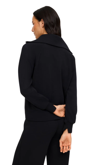 Airessentials Half Zip, Very Black