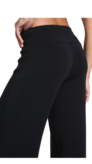 Air Essentials Wide Leg Pant - Very Black