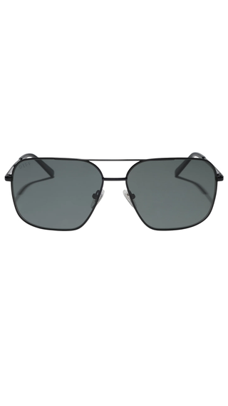Jonas Black, Grey