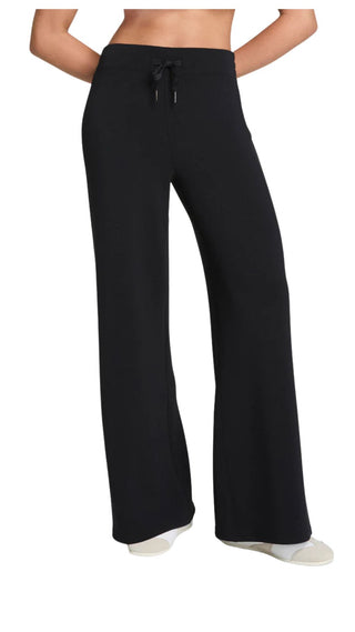 Air Essentials Wide Leg Pant - Very Black